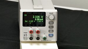E36100 系列桌上型電源供應器| Keysight